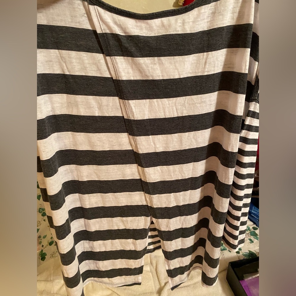 NWT Tommy Hilfiger woman’s sporty top size XL - Picture 15 of 15